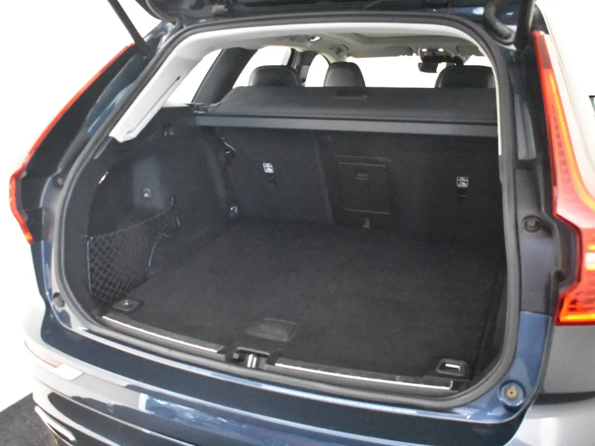 2.0 B5 Inscription 250pk AUTO | Panoramadak | Lederen bekleding | Harman Kardon audio | Stoelverwarming voor en achter | Adaptive cruise | Elektrische achterklep | 19" LMV