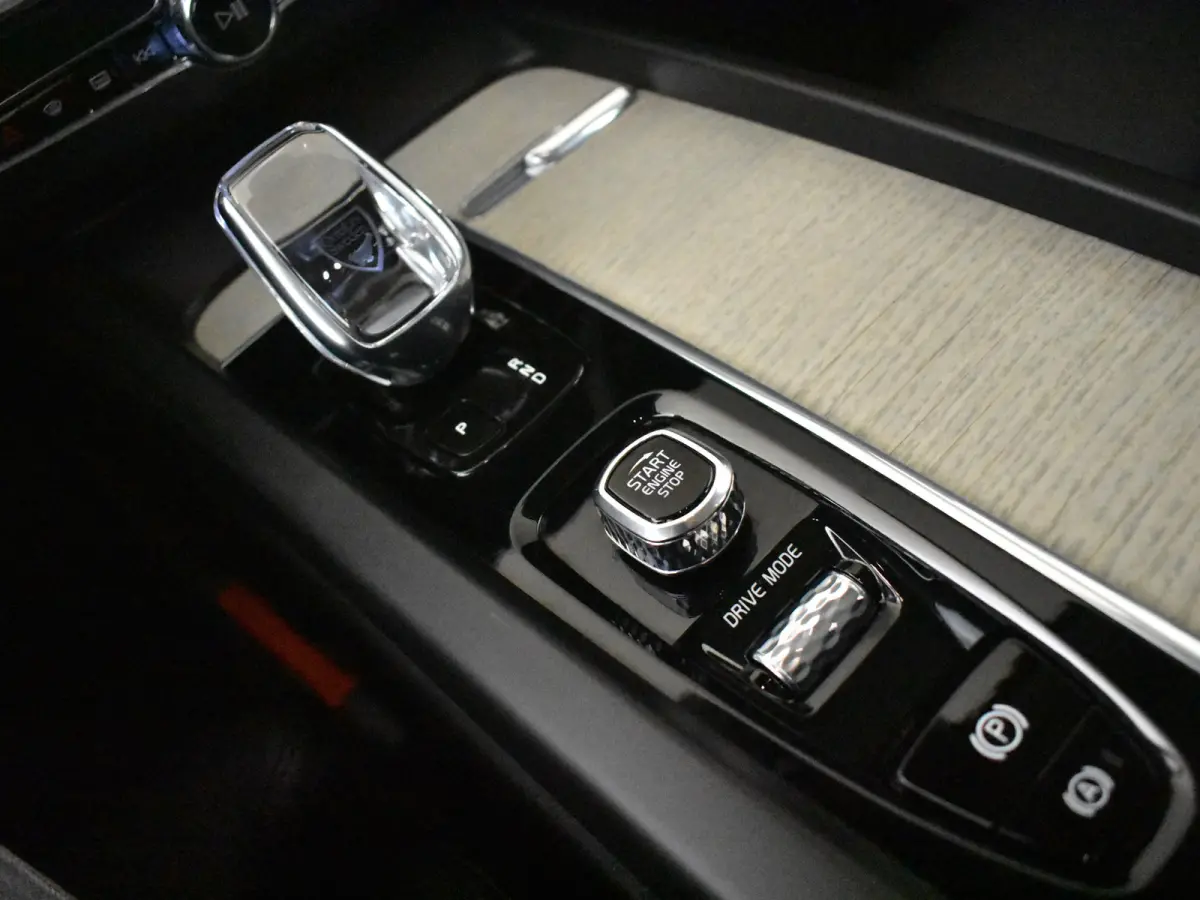 2.0 B5 Inscription 250pk AUTO | Panoramadak | Lederen bekleding | Harman Kardon audio | Stoelverwarming voor en achter | Adaptive cruise | Elektrische achterklep | 19" LMV