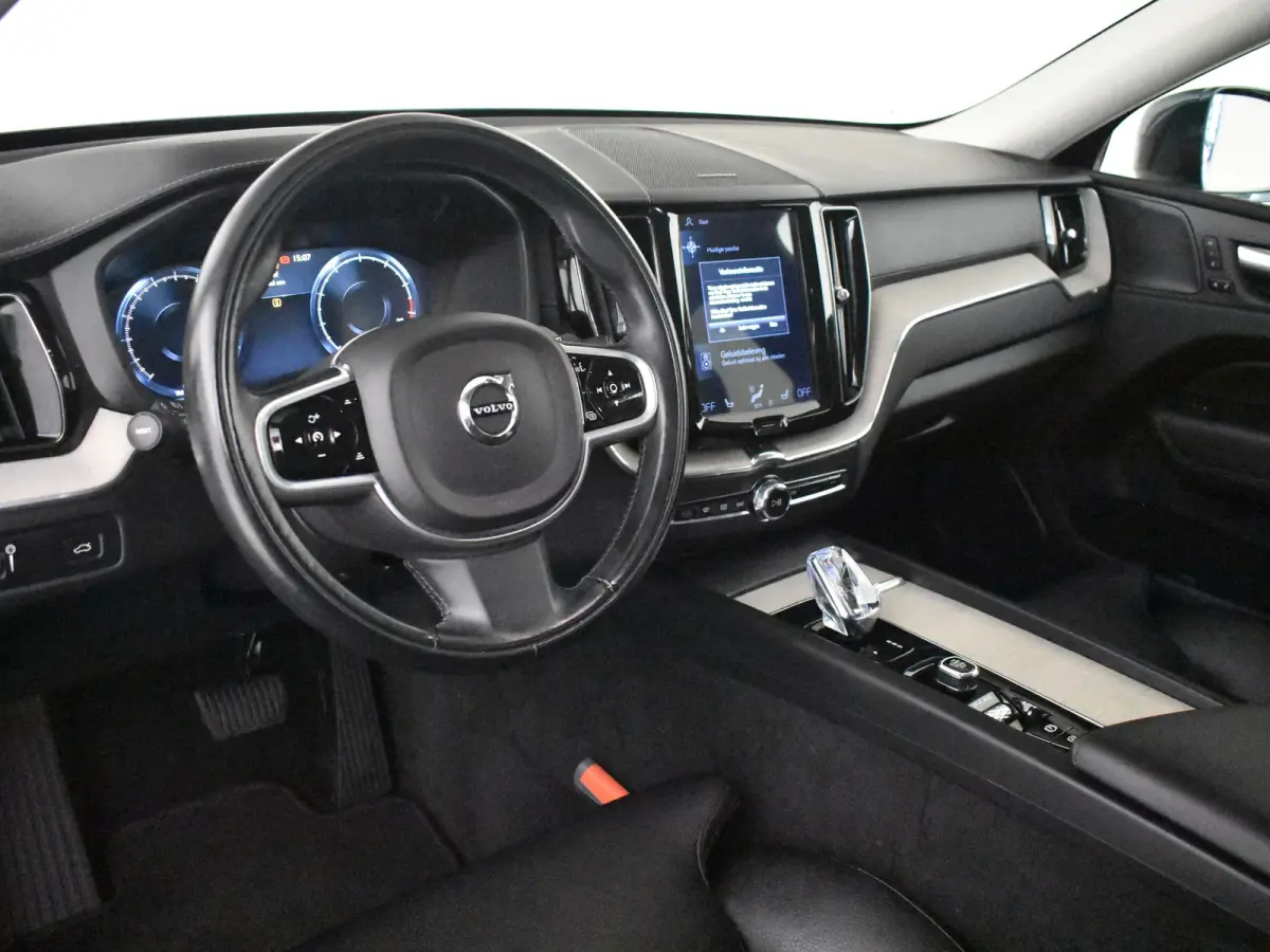 2.0 B5 Inscription 250pk AUTO | Panoramadak | Lederen bekleding | Harman Kardon audio | Stoelverwarming voor en achter | Adaptive cruise | Elektrische achterklep | 19" LMV