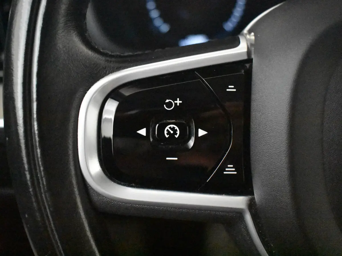 2.0 B5 Inscription 250pk AUTO | Panoramadak | Lederen bekleding | Harman Kardon audio | Stoelverwarming voor en achter | Adaptive cruise | Elektrische achterklep | 19" LMV