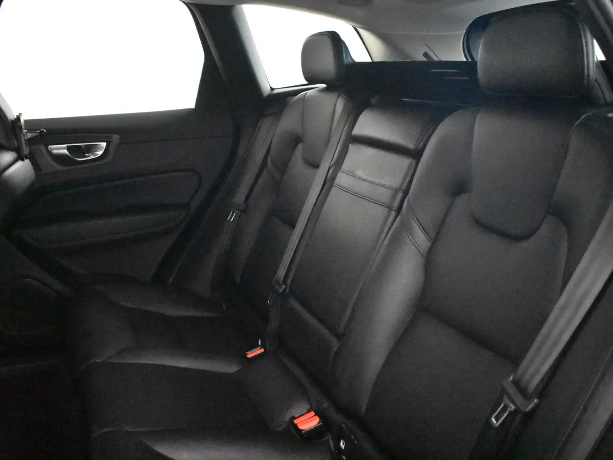 2.0 B5 Inscription 250pk AUTO | Panoramadak | Lederen bekleding | Harman Kardon audio | Stoelverwarming voor en achter | Adaptive cruise | Elektrische achterklep | 19" LMV