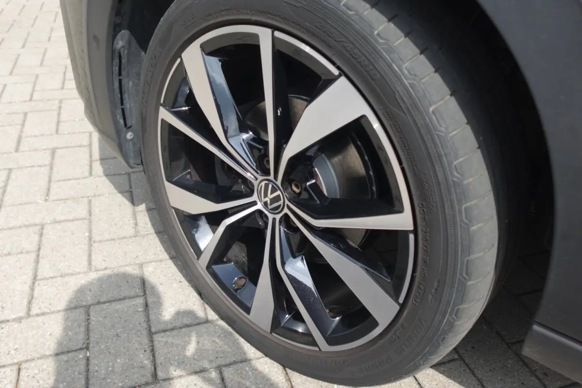 1.5 TSI R-Line PANO CAMERA ACC VOL