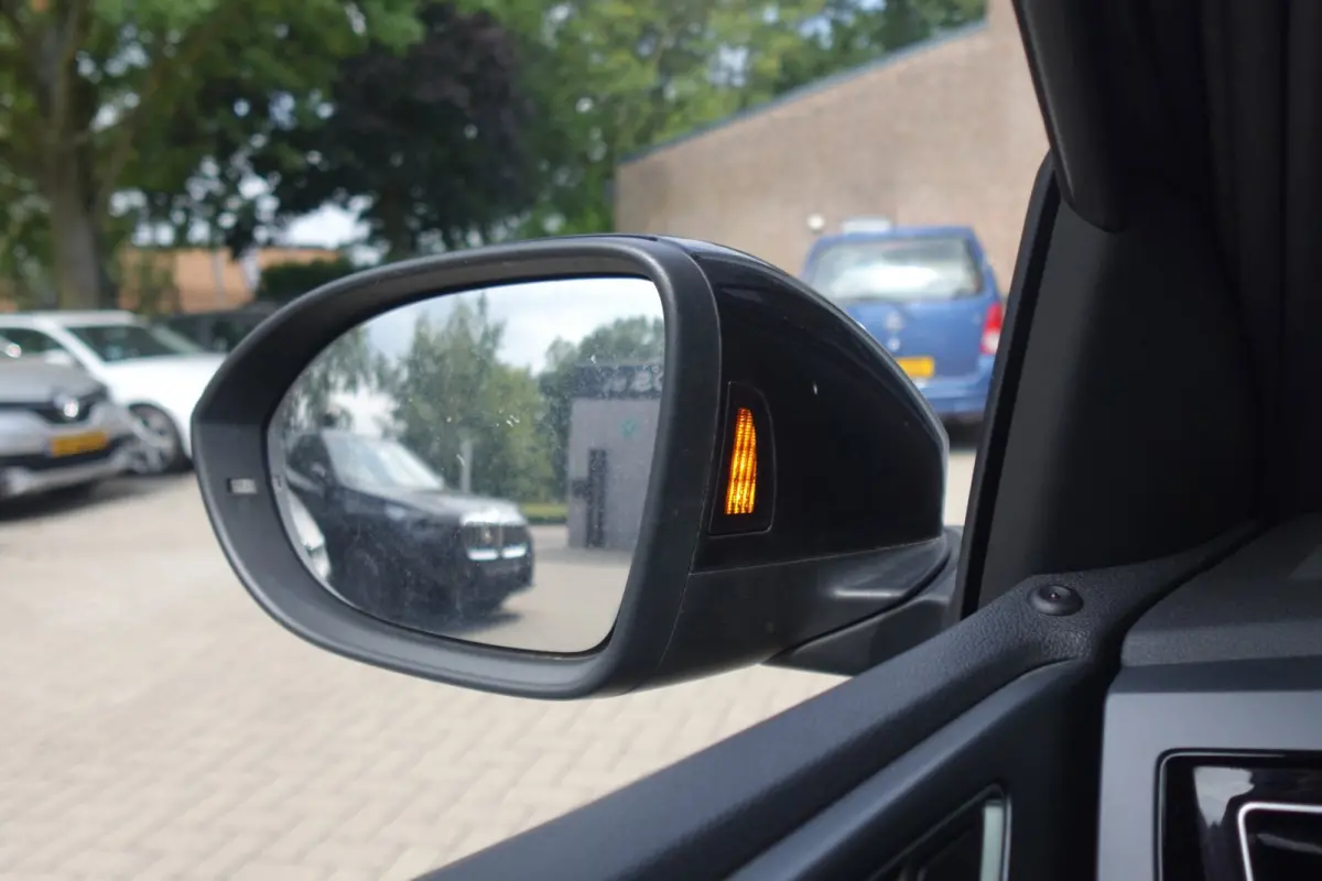 1.5 TSI R-Line PANO CAMERA ACC VOL