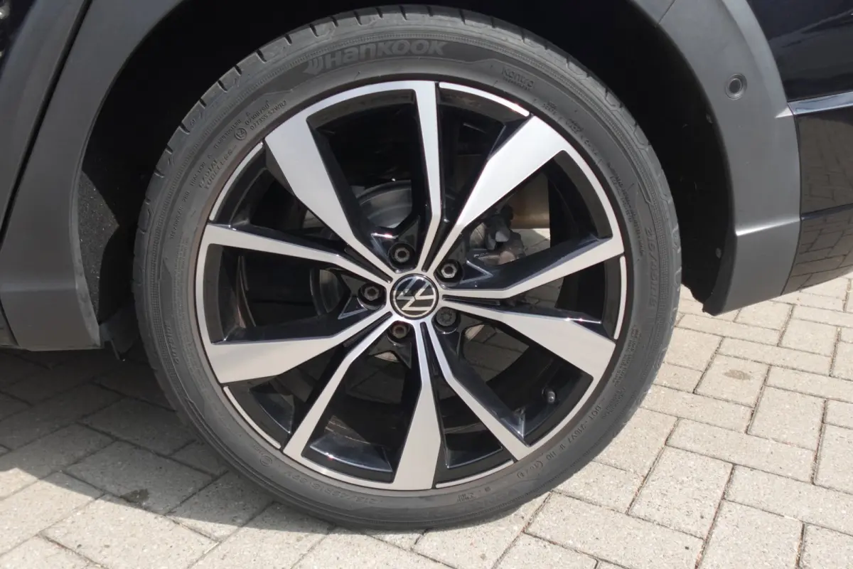 1.5 TSI R-Line PANO CAMERA ACC VOL