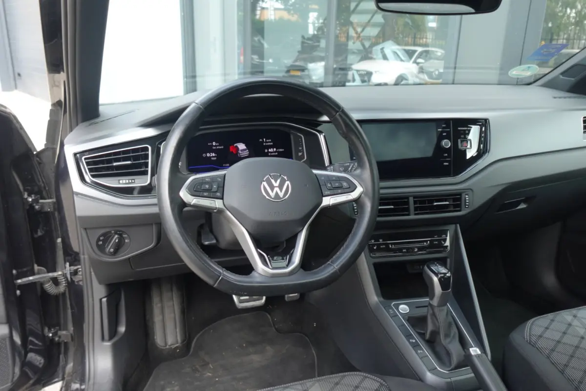 1.5 TSI R-Line PANO CAMERA ACC VOL