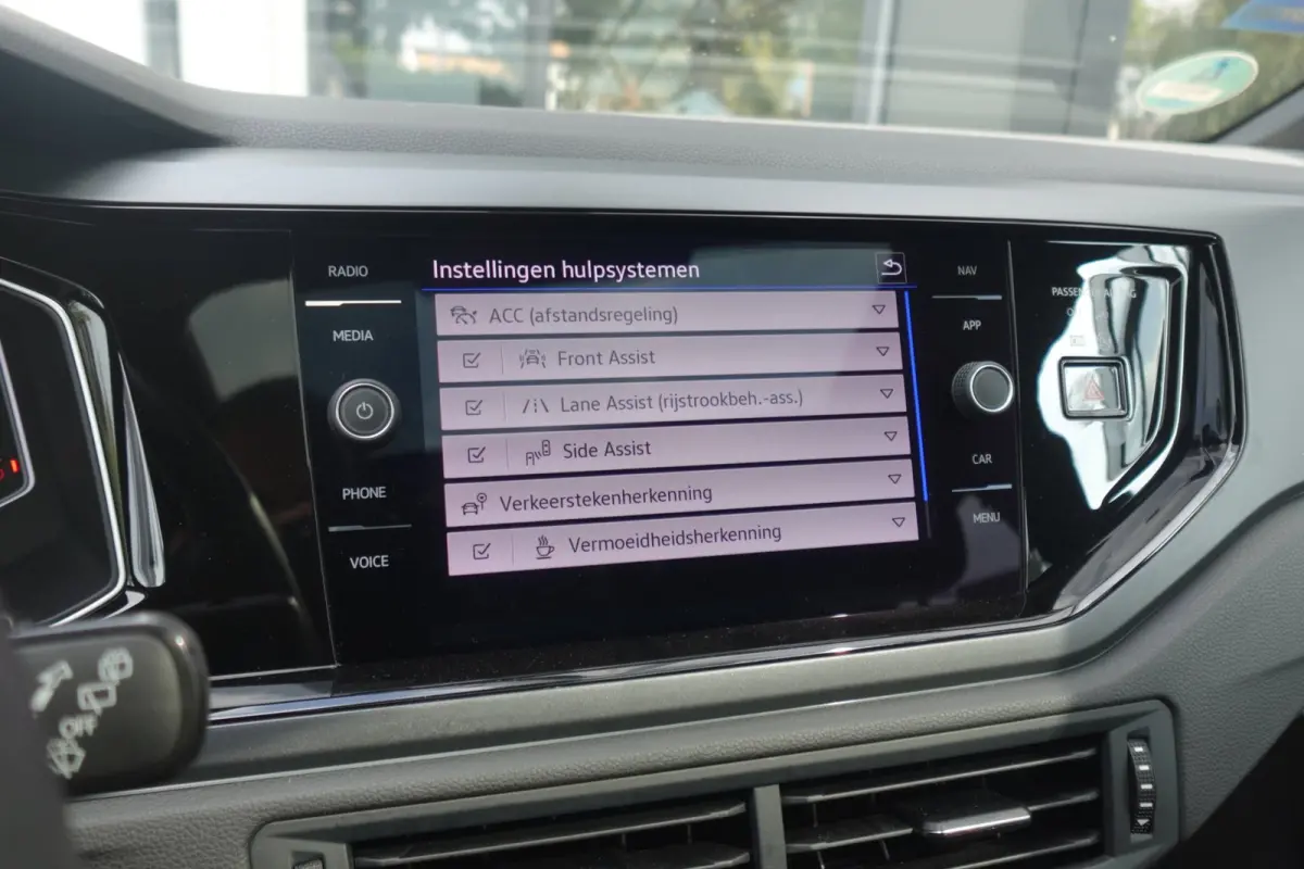 1.5 TSI R-Line PANO CAMERA ACC VOL