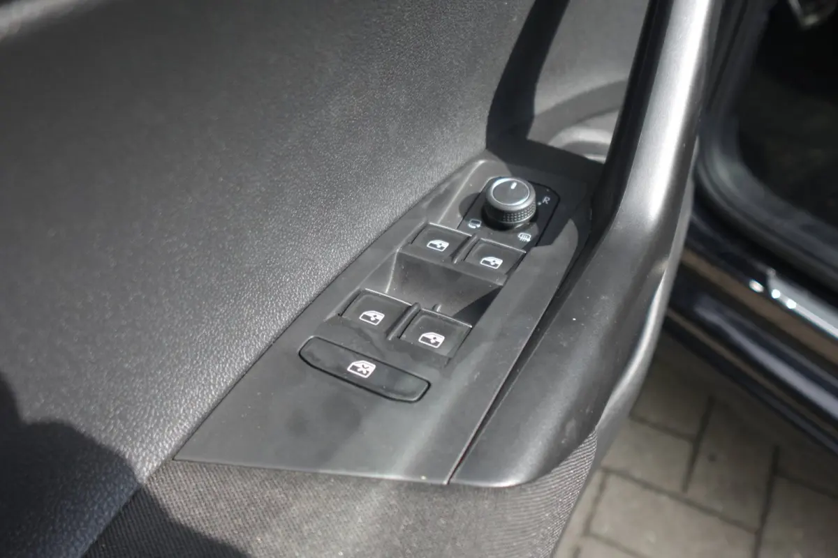 1.5 TSI R-Line PANO CAMERA ACC VOL