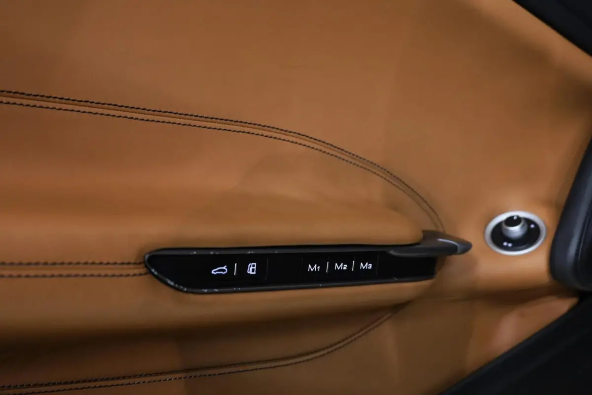 Lusso V12 HELE|Novitec|Pass Display|Pano|JBL|