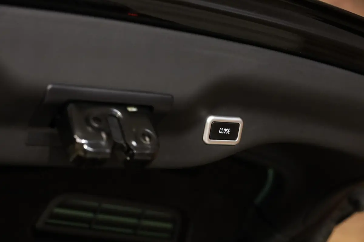 Lusso V12 HELE|Novitec|Pass Display|Pano|JBL|