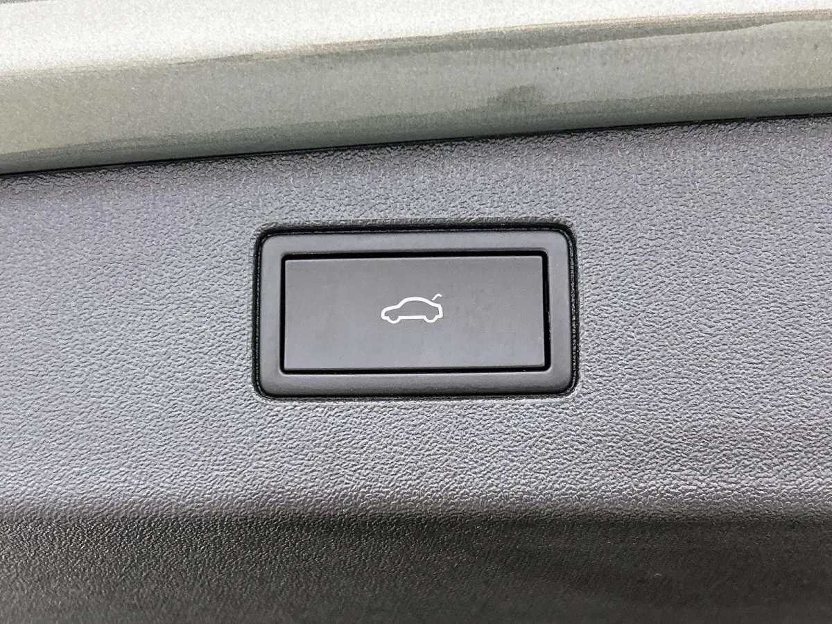 1.5 eHybrid R-Line Business | 204 PK | SoH 91% | Automaat | Adaptieve Cruise Control | Panoramadak | Trekhaak | Parkeercamera | Stoelverwarming | Stuurverwarming | Apple Carplay / Android Au