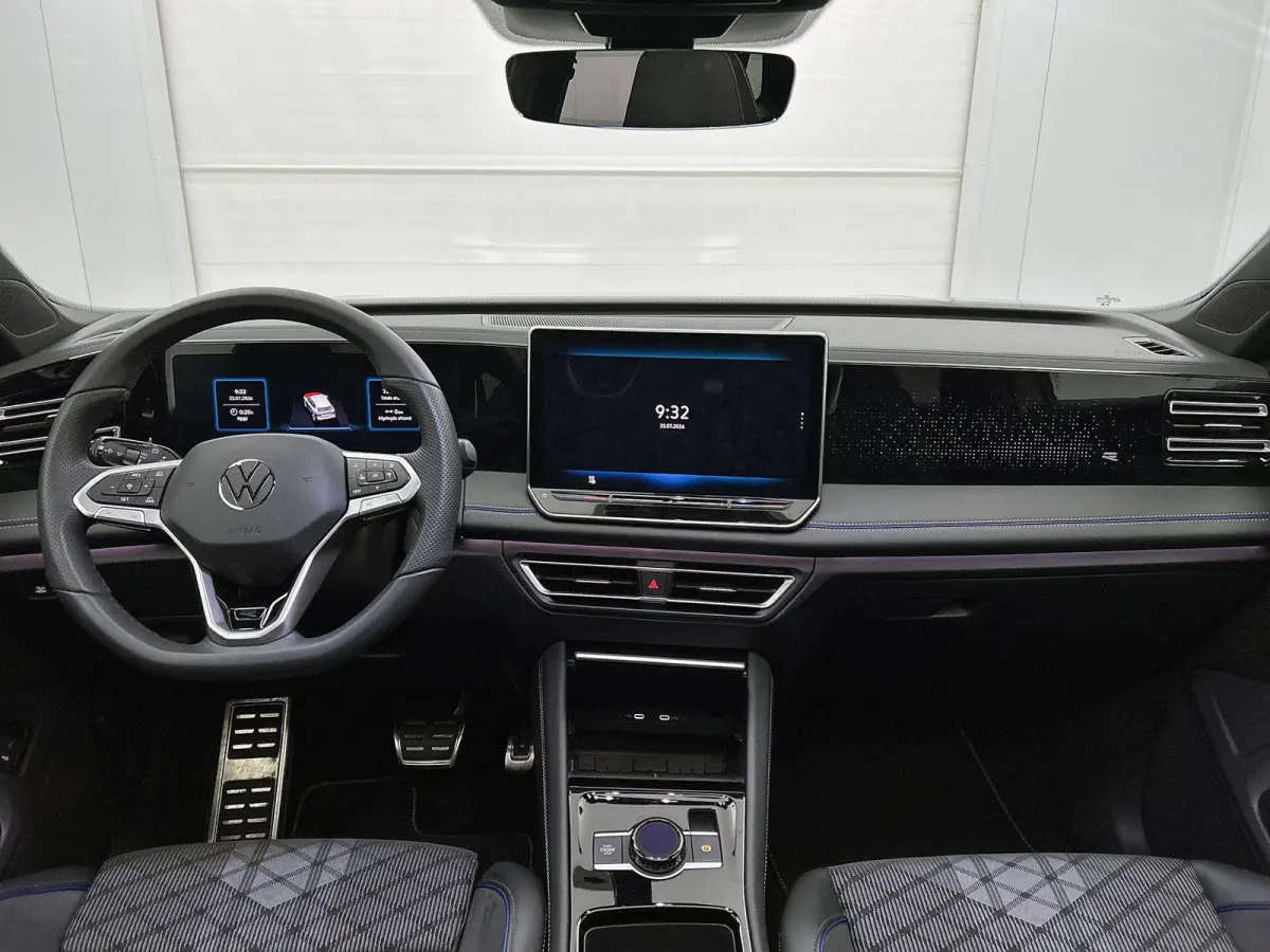 1.5 eHybrid R-Line Business | 204 PK | SoH 91% | Automaat | Adaptieve Cruise Control | Panoramadak | Trekhaak | Parkeercamera | Stoelverwarming | Stuurverwarming | Apple Carplay / Android Au