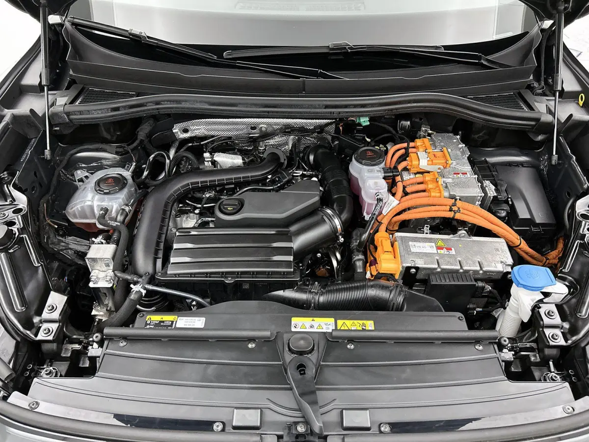 1.5 eHybrid R-Line Business | 204 PK | SoH 91% | Automaat | Adaptieve Cruise Control | Panoramadak | Trekhaak | Parkeercamera | Stoelverwarming | Stuurverwarming | Apple Carplay / Android Au