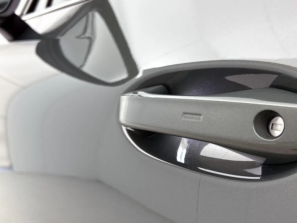 1.5 eHybrid R-Line Business | 204 PK | SoH 91% | Automaat | Adaptieve Cruise Control | Panoramadak | Trekhaak | Parkeercamera | Stoelverwarming | Stuurverwarming | Apple Carplay / Android Au