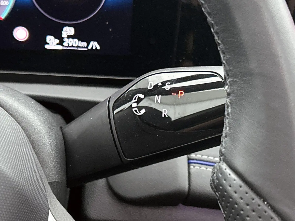 1.5 eHybrid R-Line Business | 204 PK | SoH 91% | Automaat | Adaptieve Cruise Control | Panoramadak | Trekhaak | Parkeercamera | Stoelverwarming | Stuurverwarming | Apple Carplay / Android Au