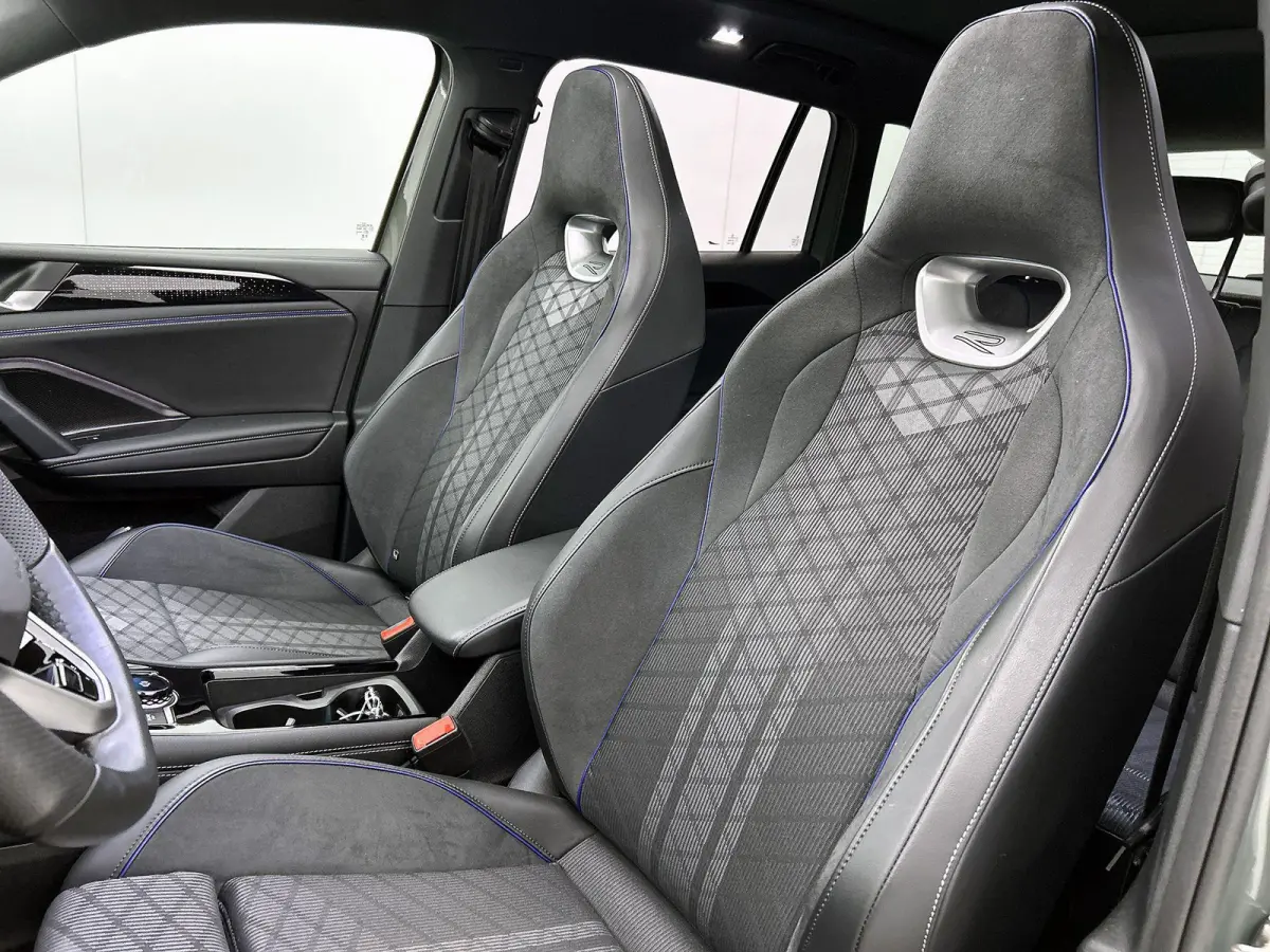1.5 eHybrid R-Line Business | 204 PK | SoH 91% | Automaat | Adaptieve Cruise Control | Panoramadak | Trekhaak | Parkeercamera | Stoelverwarming | Stuurverwarming | Apple Carplay / Android Au