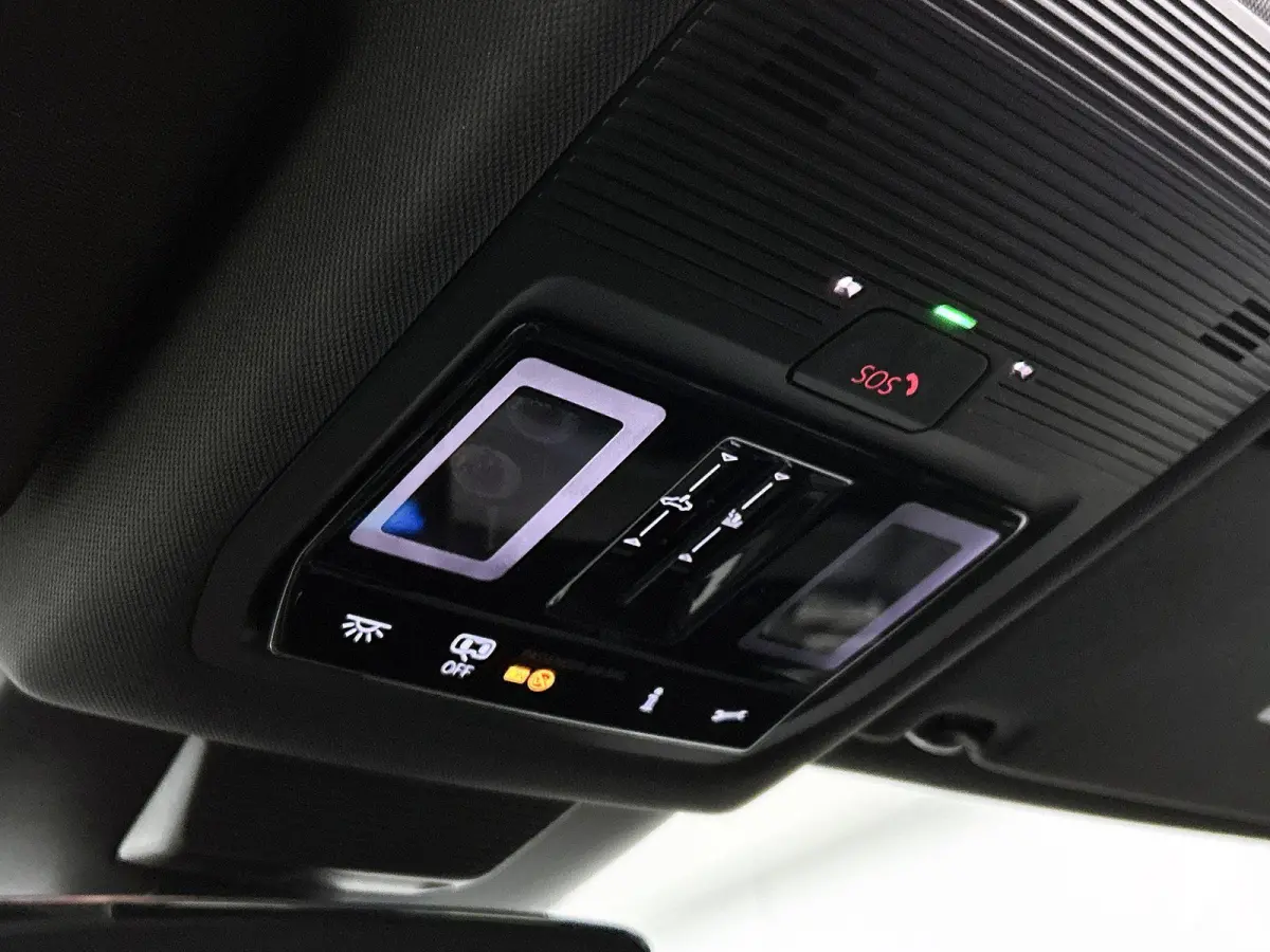 1.5 eHybrid R-Line Business | 204 PK | SoH 91% | Automaat | Adaptieve Cruise Control | Panoramadak | Trekhaak | Parkeercamera | Stoelverwarming | Stuurverwarming | Apple Carplay / Android Au