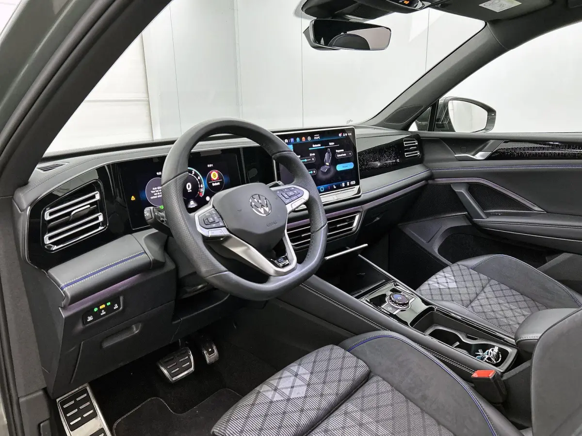 1.5 eHybrid R-Line Business | 204 PK | SoH 91% | Automaat | Adaptieve Cruise Control | Panoramadak | Trekhaak | Parkeercamera | Stoelverwarming | Stuurverwarming | Apple Carplay / Android Au