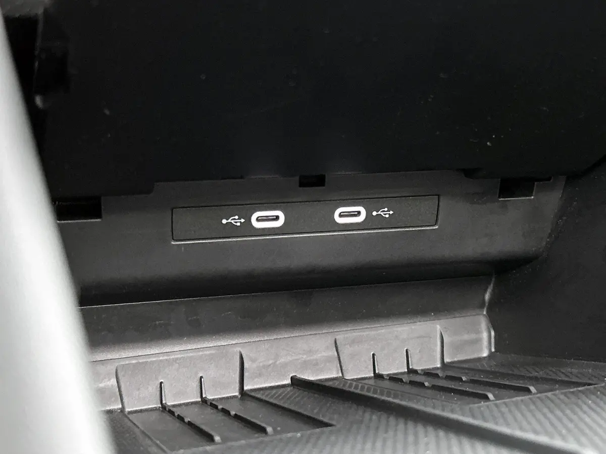 1.5 eHybrid R-Line Business | 204 PK | SoH 91% | Automaat | Adaptieve Cruise Control | Panoramadak | Trekhaak | Parkeercamera | Stoelverwarming | Stuurverwarming | Apple Carplay / Android Au
