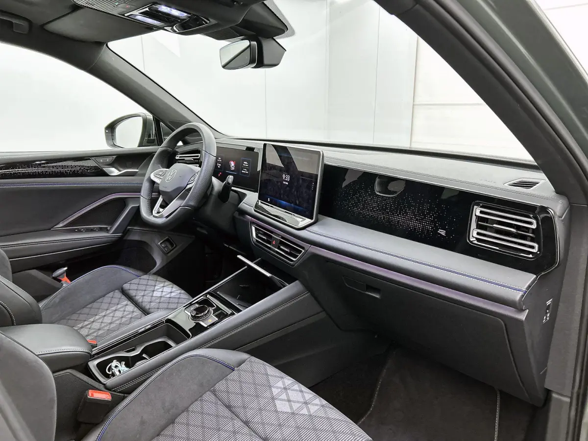 1.5 eHybrid R-Line Business | 204 PK | SoH 91% | Automaat | Adaptieve Cruise Control | Panoramadak | Trekhaak | Parkeercamera | Stoelverwarming | Stuurverwarming | Apple Carplay / Android Au