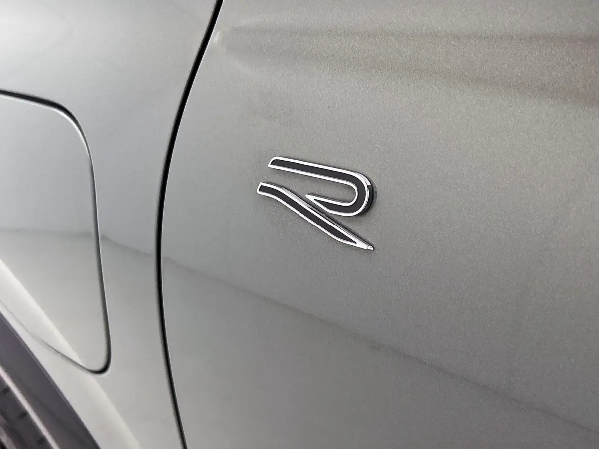 1.5 eHybrid R-Line Business | 204 PK | SoH 91% | Automaat | Adaptieve Cruise Control | Panoramadak | Trekhaak | Parkeercamera | Stoelverwarming | Stuurverwarming | Apple Carplay / Android Au