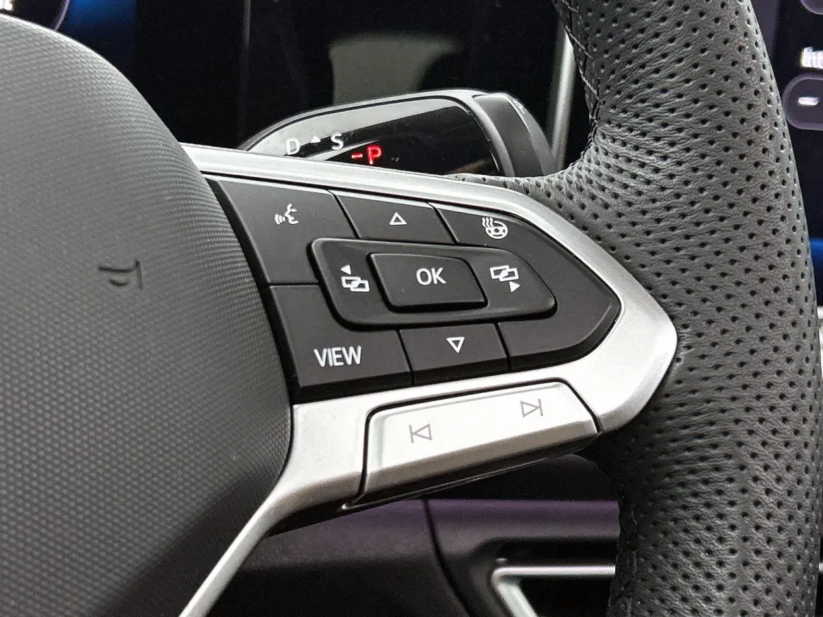 1.5 eHybrid R-Line Business | 204 PK | SoH 91% | Automaat | Adaptieve Cruise Control | Panoramadak | Trekhaak | Parkeercamera | Stoelverwarming | Stuurverwarming | Apple Carplay / Android Au