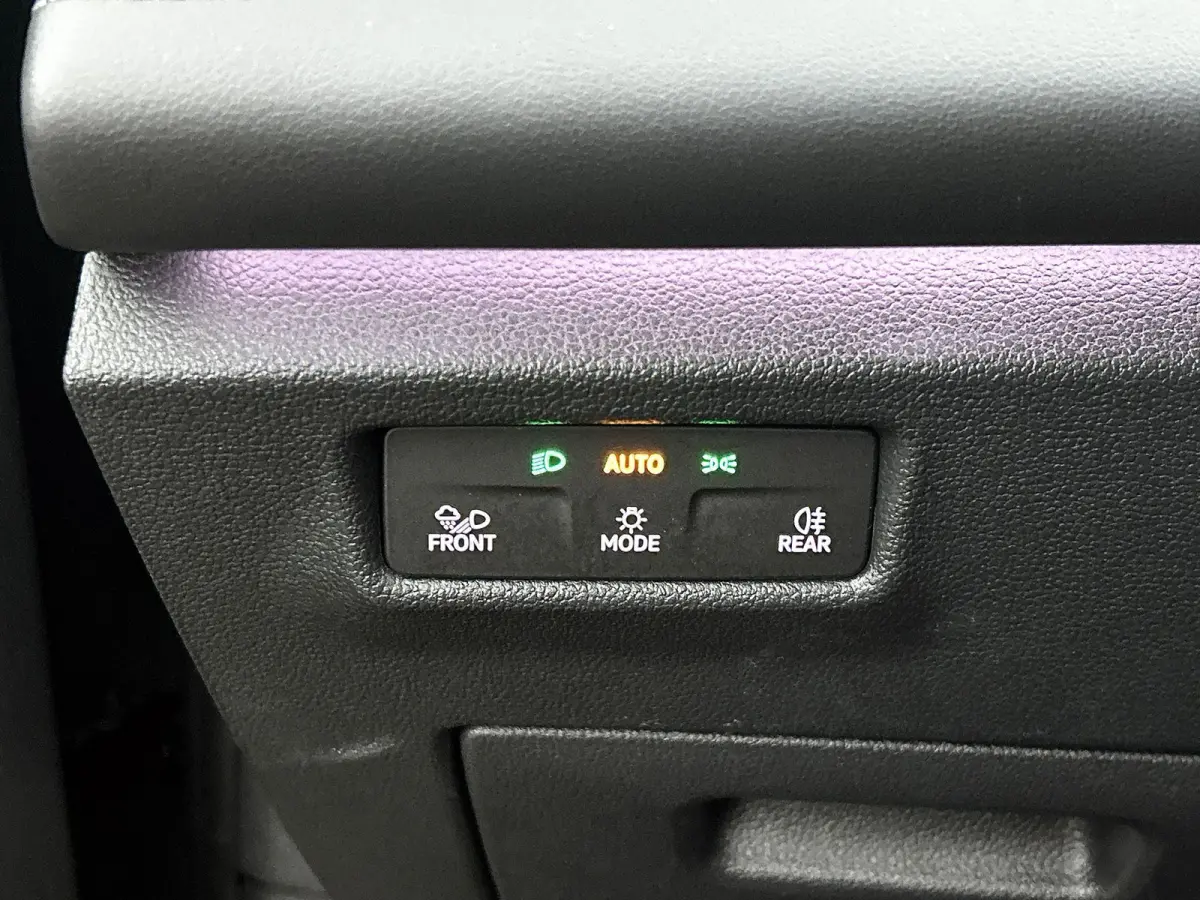 1.5 eHybrid R-Line Business | 204 PK | SoH 91% | Automaat | Adaptieve Cruise Control | Panoramadak | Trekhaak | Parkeercamera | Stoelverwarming | Stuurverwarming | Apple Carplay / Android Au