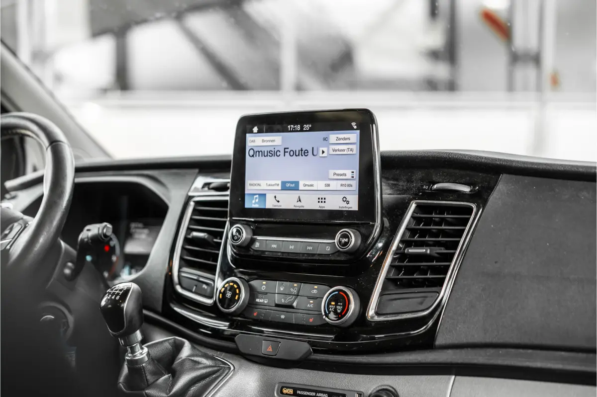 320 2.0 TDCI L2H1 Limited DC | Blind Spot | Navigatie | Camera | CarPlay | Trekhaak | Stoelverwarming | 5-Zitter | Euro 6