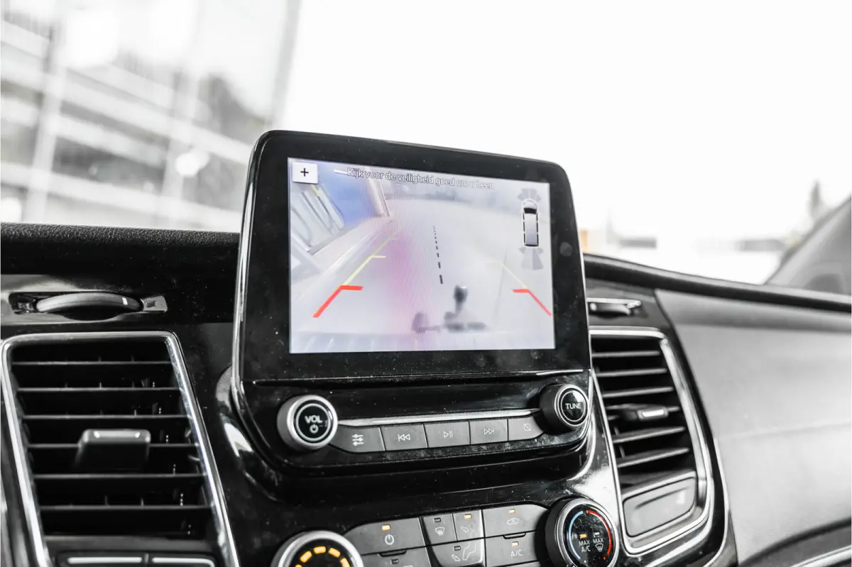 320 2.0 TDCI L2H1 Limited DC | Blind Spot | Navigatie | Camera | CarPlay | Trekhaak | Stoelverwarming | 5-Zitter | Euro 6