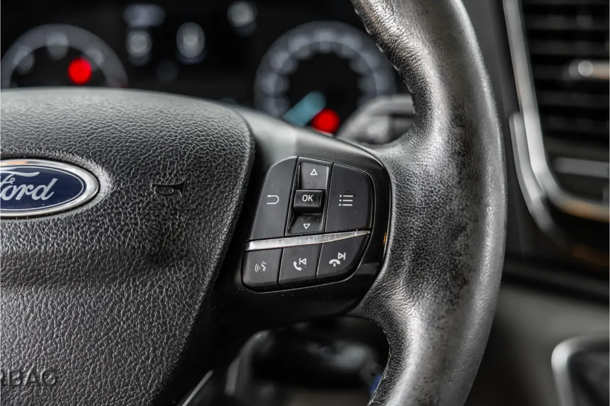 320 2.0 TDCI L2H1 Limited DC | Blind Spot | Navigatie | Camera | CarPlay | Trekhaak | Stoelverwarming | 5-Zitter | Euro 6