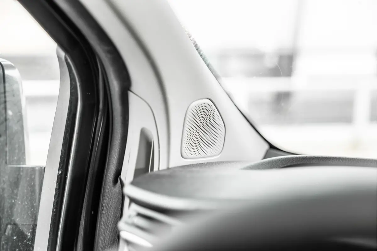 320 2.0 TDCI L2H1 Limited DC | Blind Spot | Navigatie | Camera | CarPlay | Trekhaak | Stoelverwarming | 5-Zitter | Euro 6