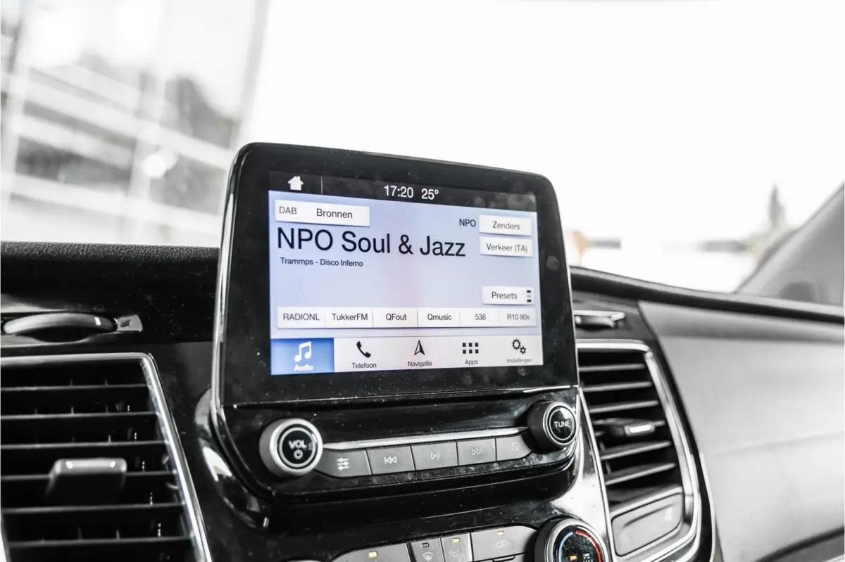 320 2.0 TDCI L2H1 Limited DC | Blind Spot | Navigatie | Camera | CarPlay | Trekhaak | Stoelverwarming | 5-Zitter | Euro 6