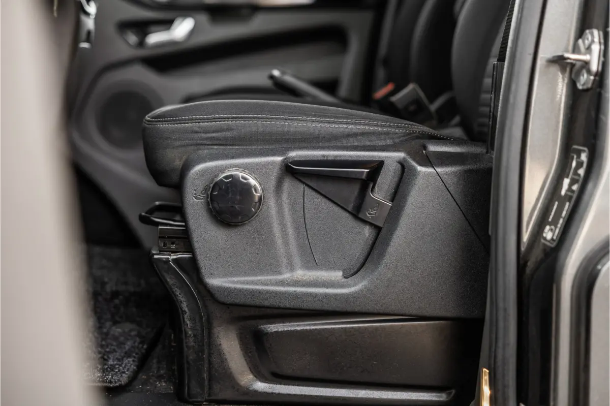 320 2.0 TDCI L2H1 Limited DC | Blind Spot | Navigatie | Camera | CarPlay | Trekhaak | Stoelverwarming | 5-Zitter | Euro 6