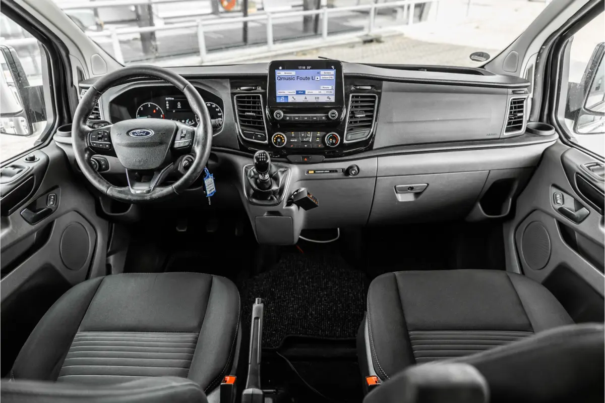 320 2.0 TDCI L2H1 Limited DC | Blind Spot | Navigatie | Camera | CarPlay | Trekhaak | Stoelverwarming | 5-Zitter | Euro 6