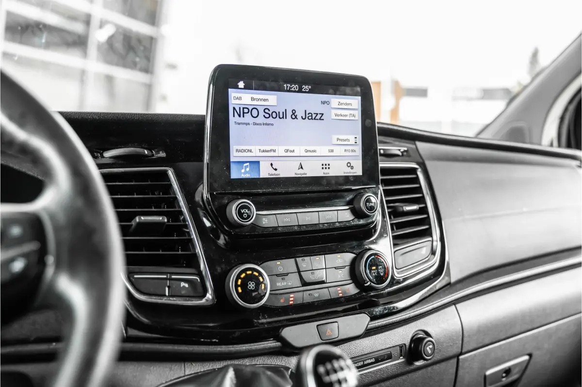 320 2.0 TDCI L2H1 Limited DC | Blind Spot | Navigatie | Camera | CarPlay | Trekhaak | Stoelverwarming | 5-Zitter | Euro 6