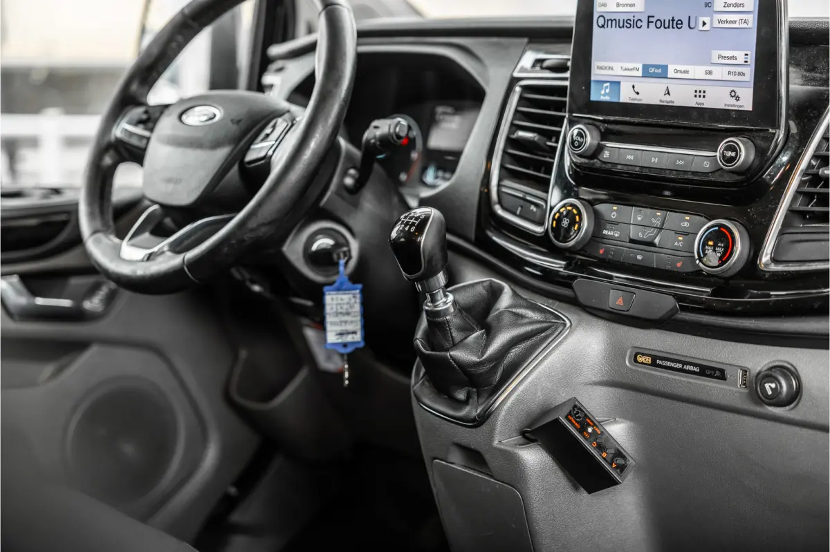 320 2.0 TDCI L2H1 Limited DC | Blind Spot | Navigatie | Camera | CarPlay | Trekhaak | Stoelverwarming | 5-Zitter | Euro 6