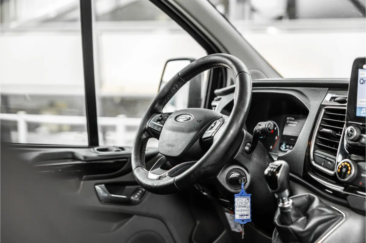 320 2.0 TDCI L2H1 Limited DC | Blind Spot | Navigatie | Camera | CarPlay | Trekhaak | Stoelverwarming | 5-Zitter | Euro 6