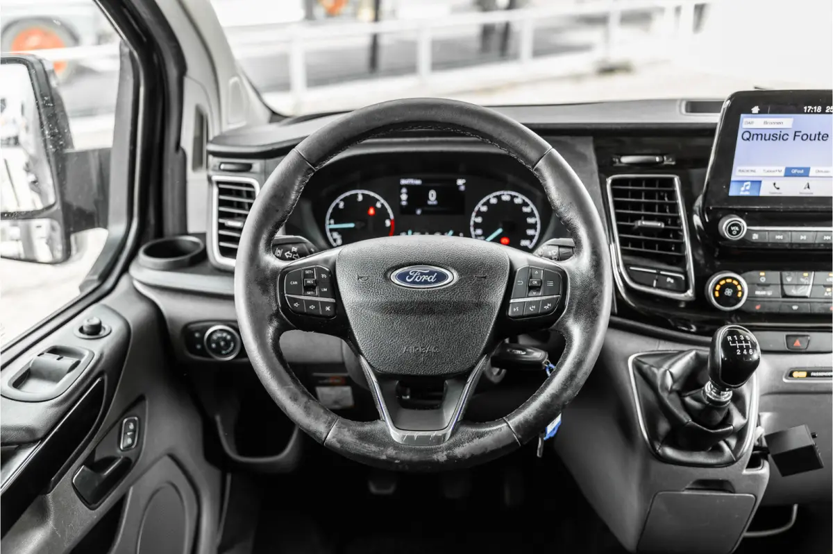 320 2.0 TDCI L2H1 Limited DC | Blind Spot | Navigatie | Camera | CarPlay | Trekhaak | Stoelverwarming | 5-Zitter | Euro 6