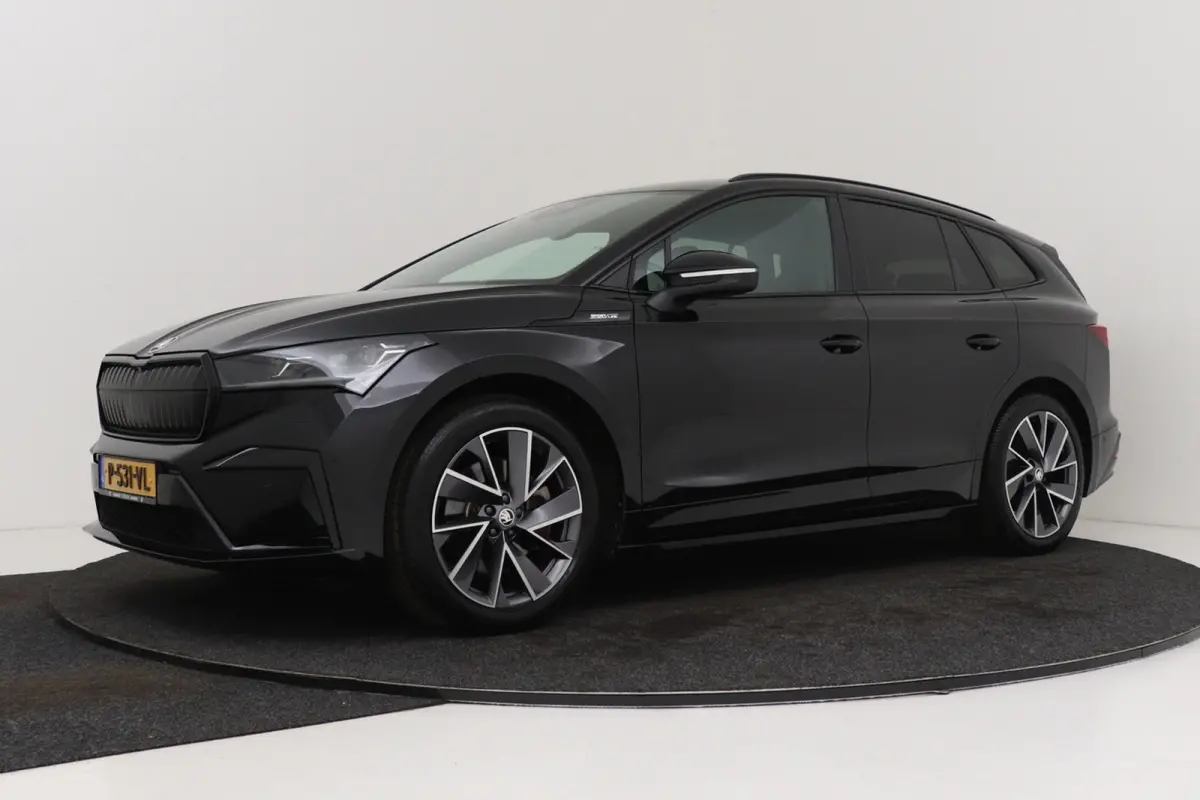 80 Sportline | Uitklap Trekhaak | 92% SoH | CarPlay | Org NL | Adap. Cruise | Stoelverwarming | Camera | Blind Spot