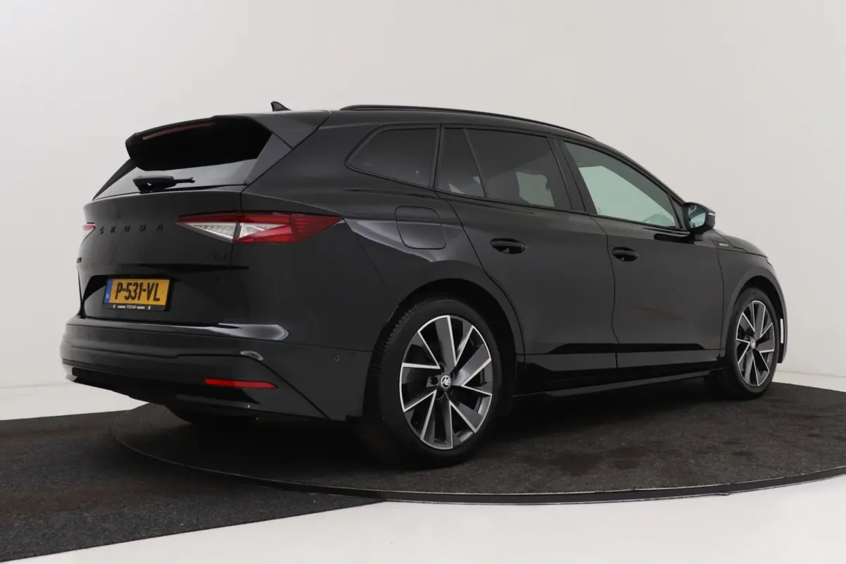 80 Sportline | Uitklap Trekhaak | 92% SoH | CarPlay | Org NL | Adap. Cruise | Stoelverwarming | Camera | Blind Spot