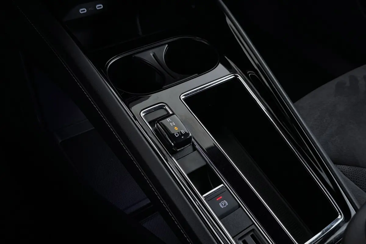 80 Sportline | Uitklap Trekhaak | 92% SoH | CarPlay | Org NL | Adap. Cruise | Stoelverwarming | Camera | Blind Spot