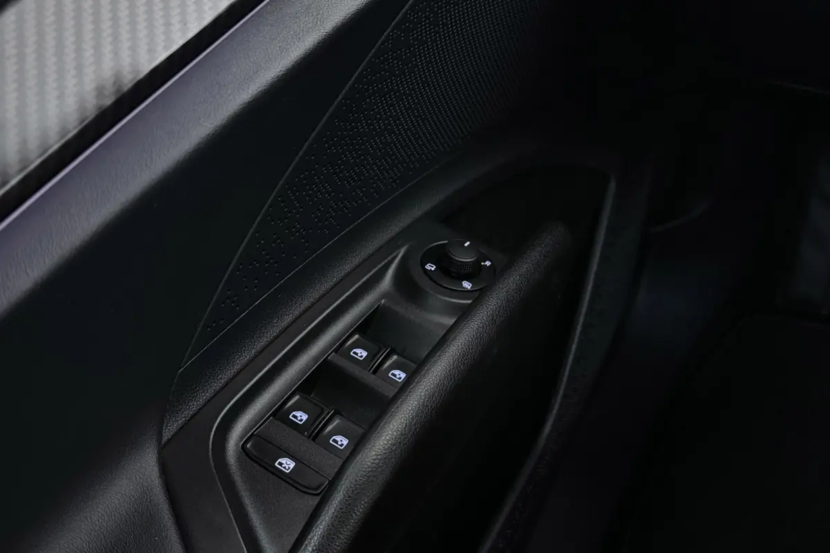 80 Sportline | Uitklap Trekhaak | 92% SoH | CarPlay | Org NL | Adap. Cruise | Stoelverwarming | Camera | Blind Spot