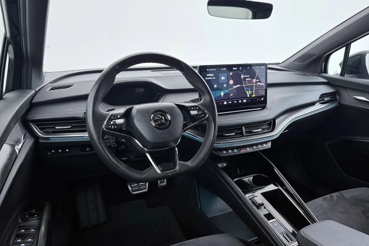 80 Sportline | Uitklap Trekhaak | 92% SoH | CarPlay | Org NL | Adap. Cruise | Stoelverwarming | Camera | Blind Spot