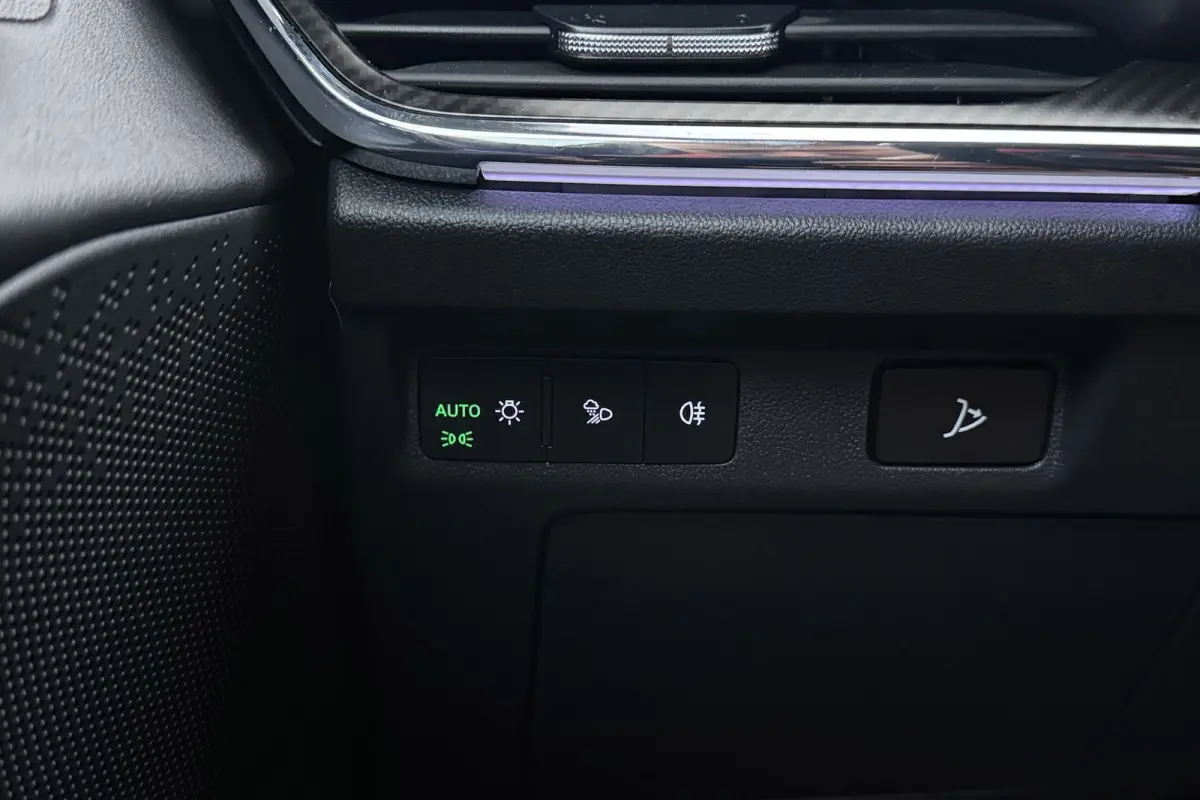 80 Sportline | Uitklap Trekhaak | 92% SoH | CarPlay | Org NL | Adap. Cruise | Stoelverwarming | Camera | Blind Spot