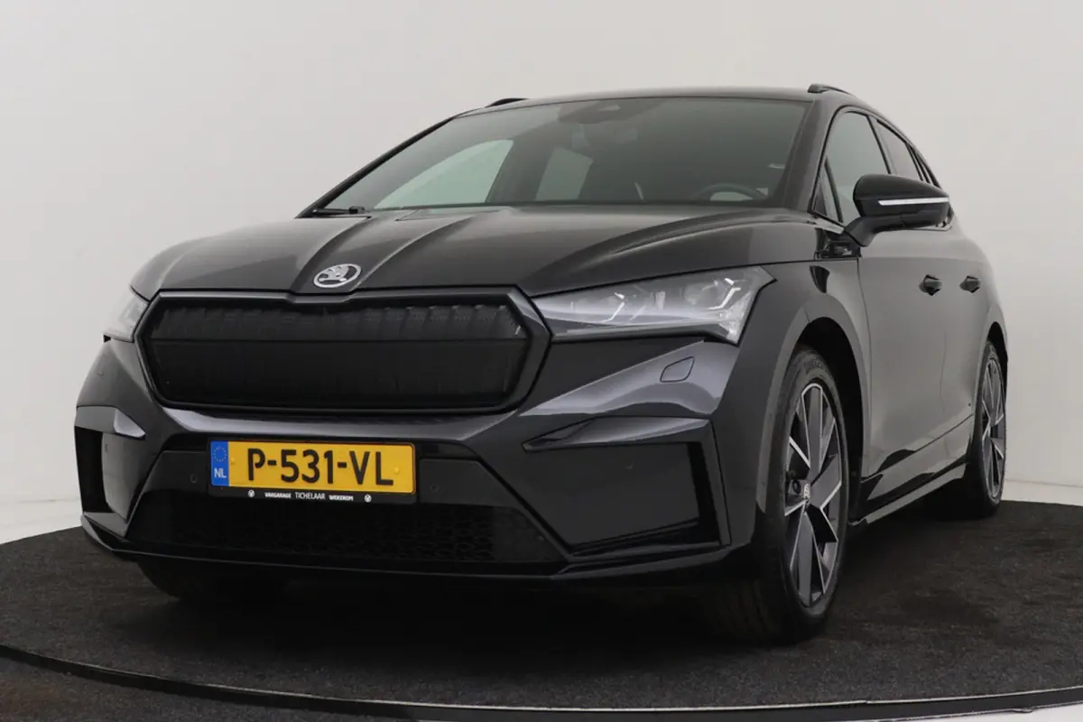 80 Sportline | Uitklap Trekhaak | 92% SoH | CarPlay | Org NL | Adap. Cruise | Stoelverwarming | Camera | Blind Spot