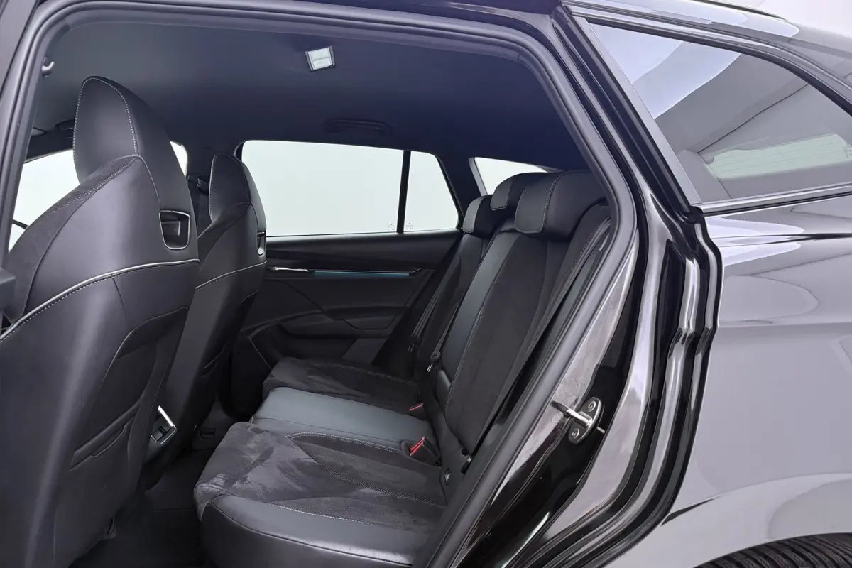 80 Sportline | Uitklap Trekhaak | 92% SoH | CarPlay | Org NL | Adap. Cruise | Stoelverwarming | Camera | Blind Spot