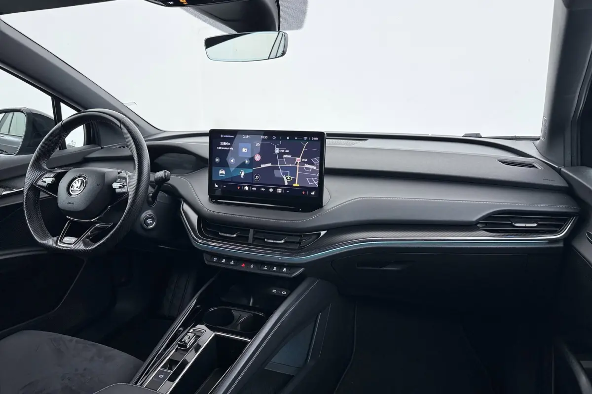 80 Sportline | Uitklap Trekhaak | 92% SoH | CarPlay | Org NL | Adap. Cruise | Stoelverwarming | Camera | Blind Spot