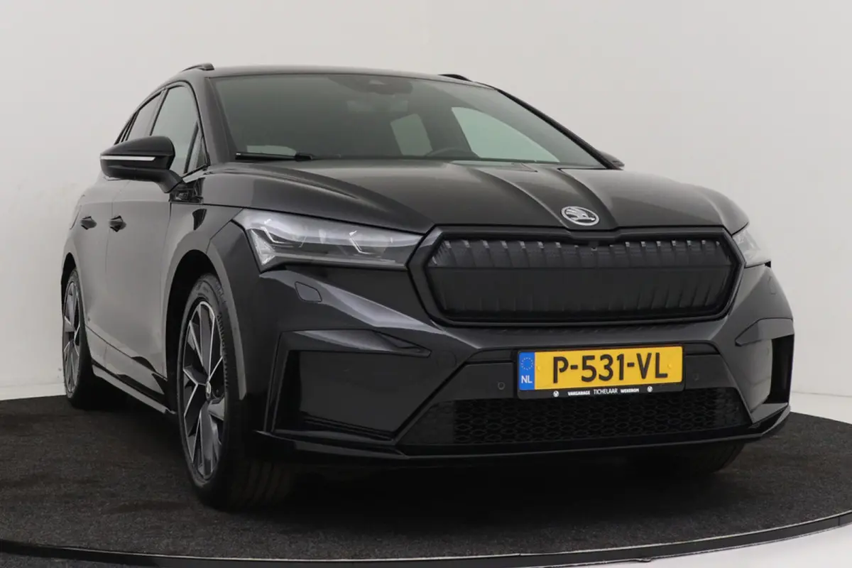 80 Sportline | Uitklap Trekhaak | 92% SoH | CarPlay | Org NL | Adap. Cruise | Stoelverwarming | Camera | Blind Spot