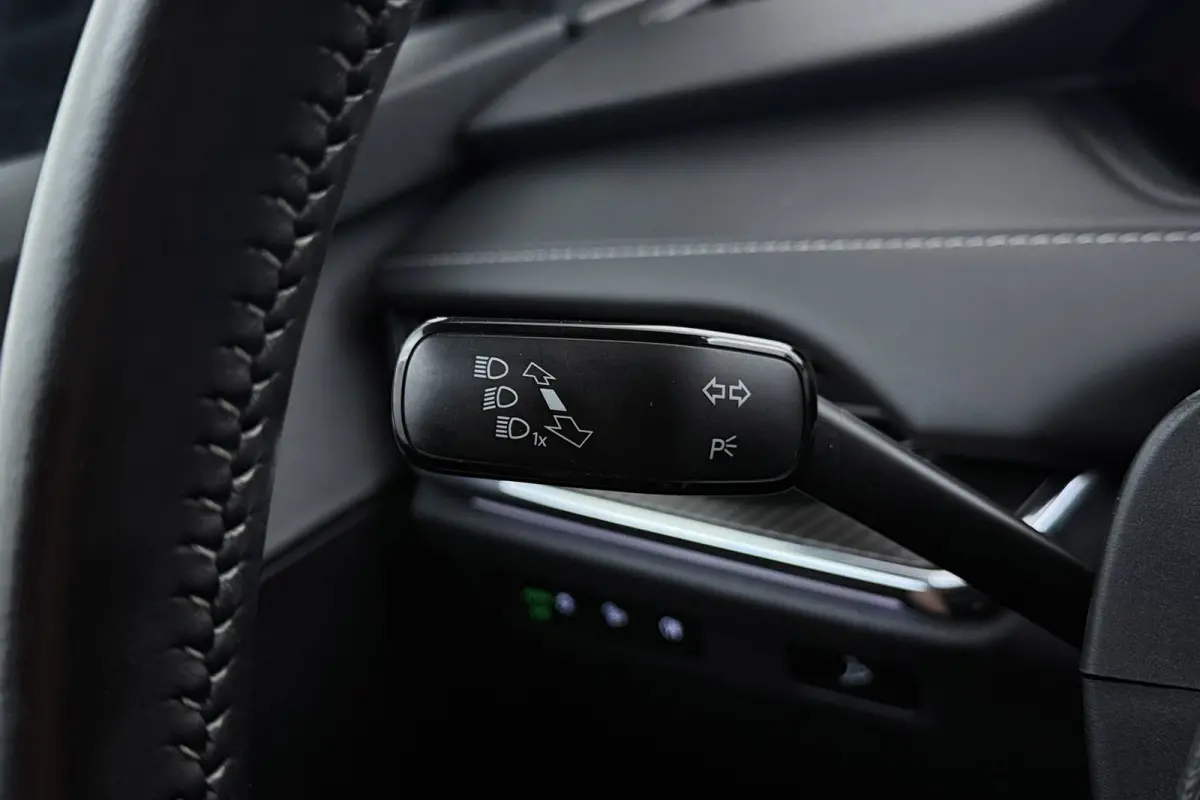 80 Sportline | Uitklap Trekhaak | 92% SoH | CarPlay | Org NL | Adap. Cruise | Stoelverwarming | Camera | Blind Spot