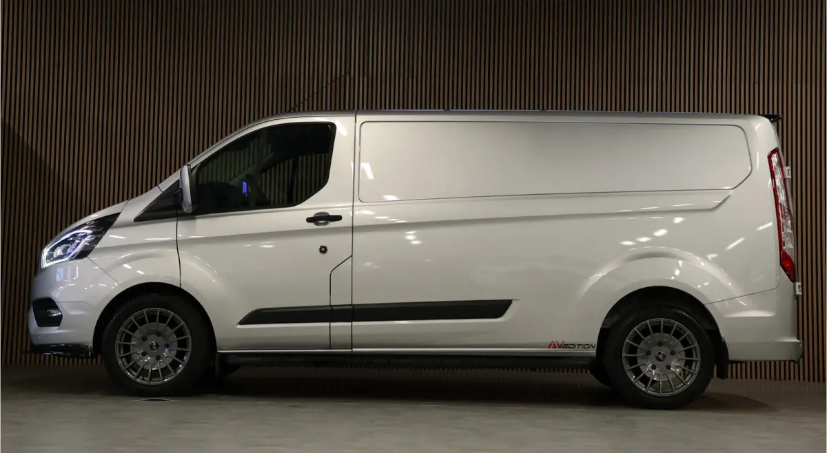 320 2.0 TDCI L2H1 Raptor Edition | Bi-Xenon | CarPlay | Navigatie | Camera | Stoelverwarming | Dodehoek detector | Lane Assist | DAB | 3-Zitter | Dealer onderhouden | Nieuwe APK