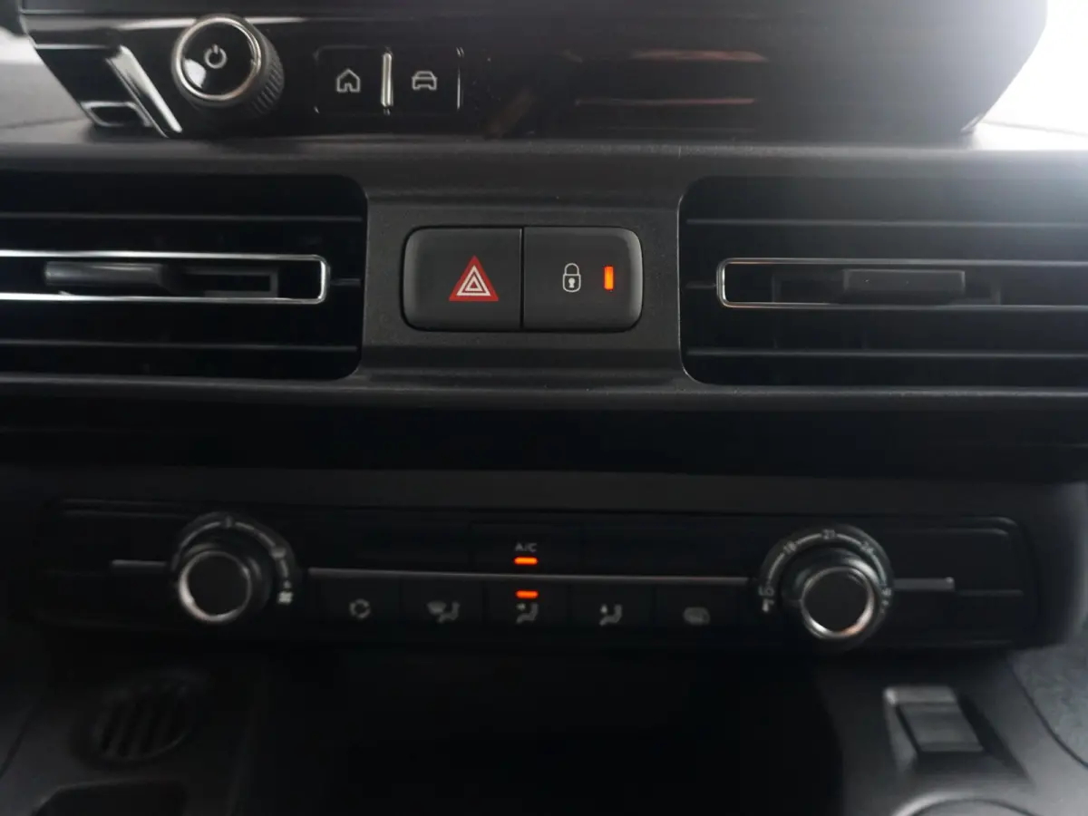 L1 50 kWh | camera | Apple Carplay/Android Auto  | laadruimtebetimmering | Comfort stoelen | rijklaarprijs